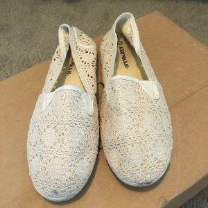 Cream Lace Airwalk Shoes